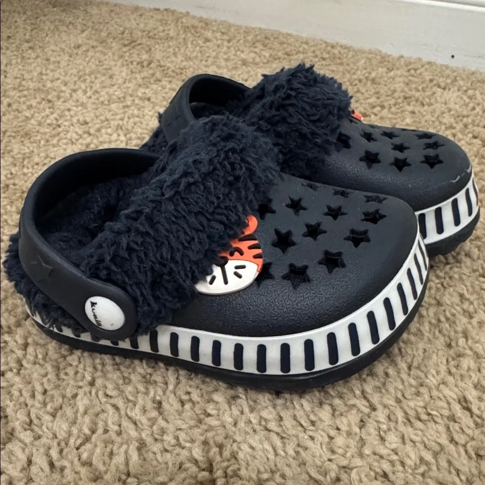 Kids Fuzzy Lined Slippers Toddler Slip On Shoes Navy Blue Size 4 Used